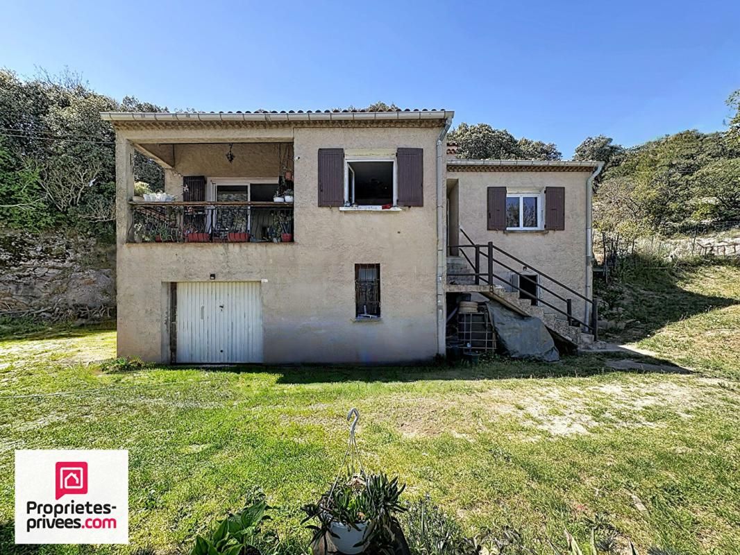 GINASSERVIS Villa avec grand garage sur 2360 m² de terrain divisible 4