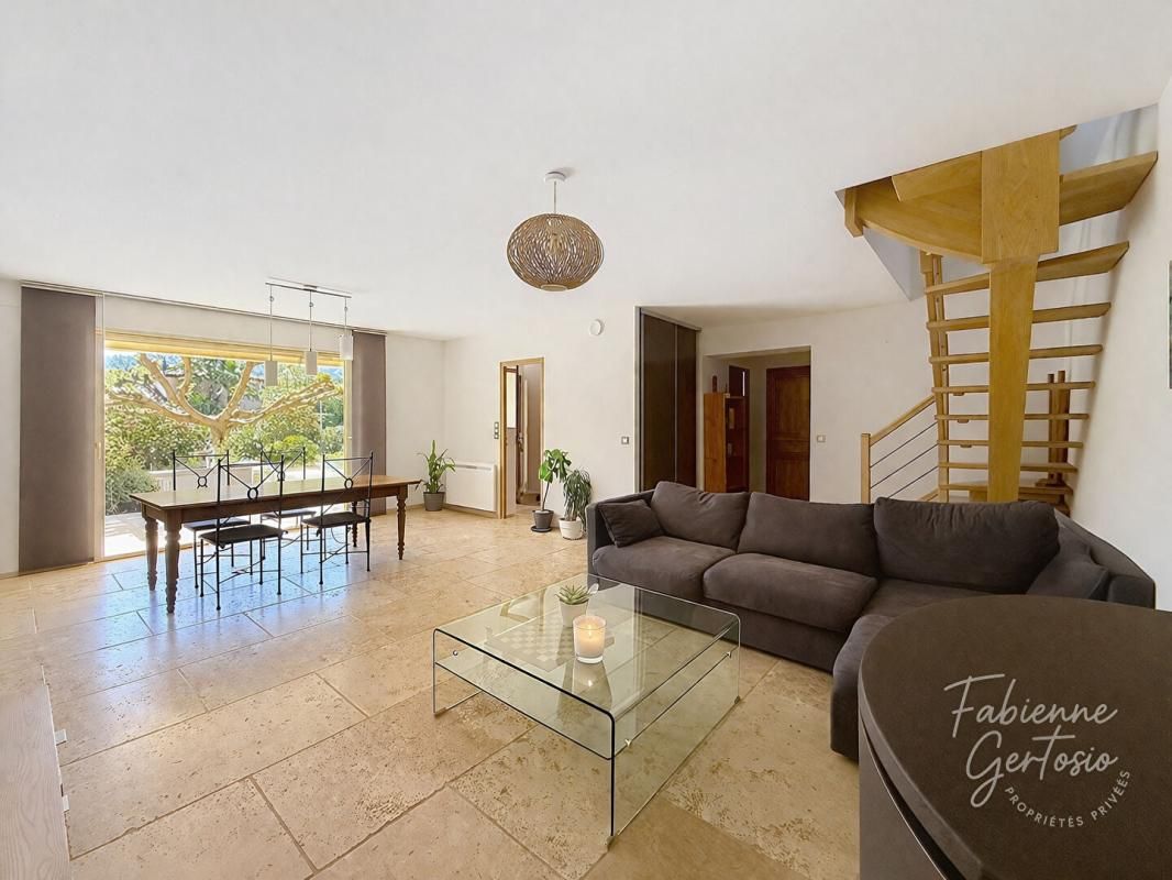 LA SEYNE-SUR-MER La Seyne-sur-Mer ! Maison bioclimatique  de 2010 sur terrain de 1015m2 avec piscine 2