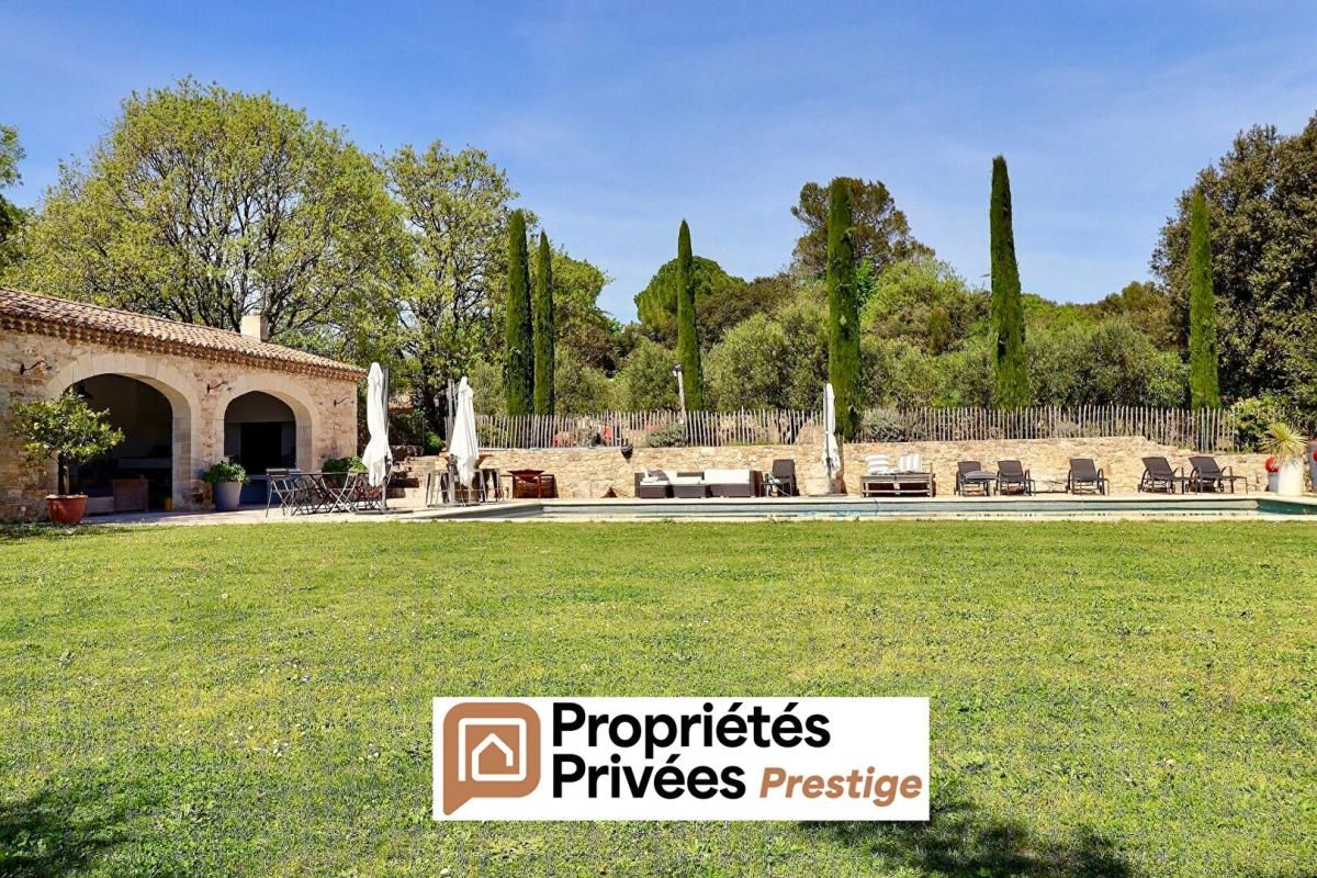 UZES Uzès, propriété sur 3 ha de terrain 3