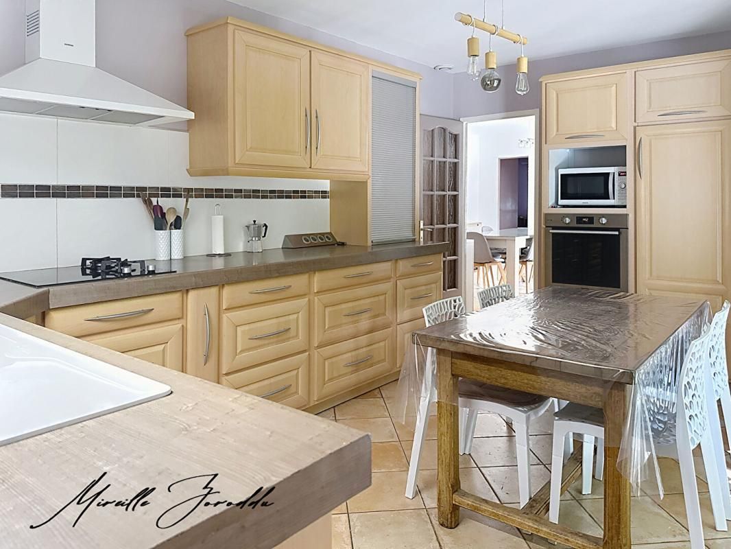 JONQUIERES-SAINT-VINCENT JONQUIÈRES SAINT VINCENT VILLA 5 CHAMBRES de 169m² AVEC GARAGE ET PISCINE 3