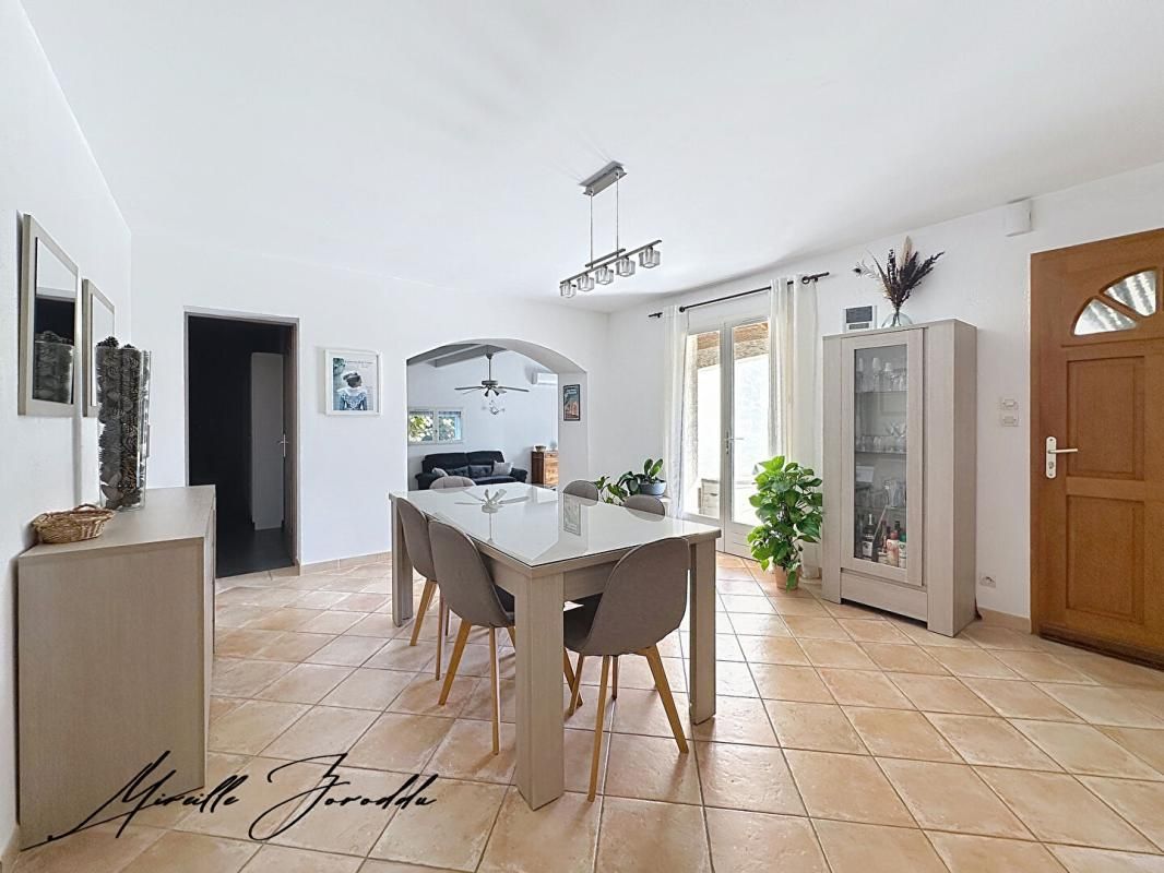 JONQUIERES-SAINT-VINCENT JONQUIÈRES SAINT VINCENT VILLA 5 CHAMBRES de 169m² AVEC GARAGE ET PISCINE 4