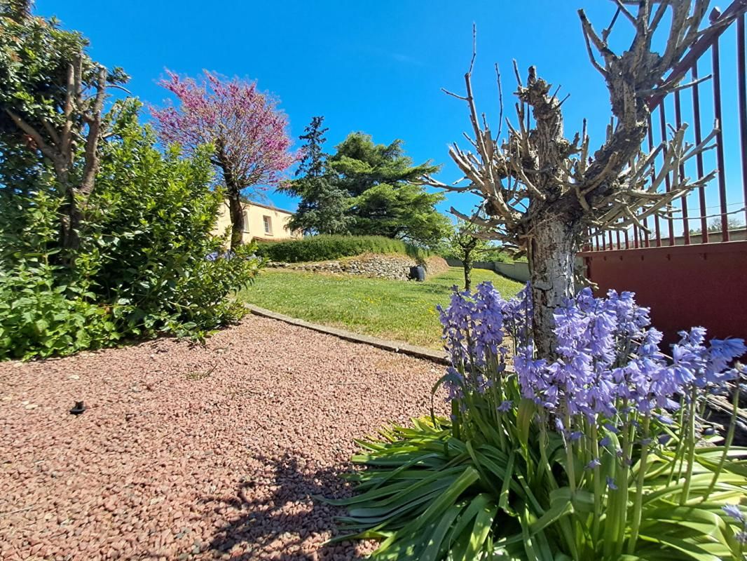 XANTON-CHASSENON PROPRIÉTÉ  EN PLEINE CAMPAGNE  (187 m² ) 11 PIÈCES  FORT POTENTIEL 4