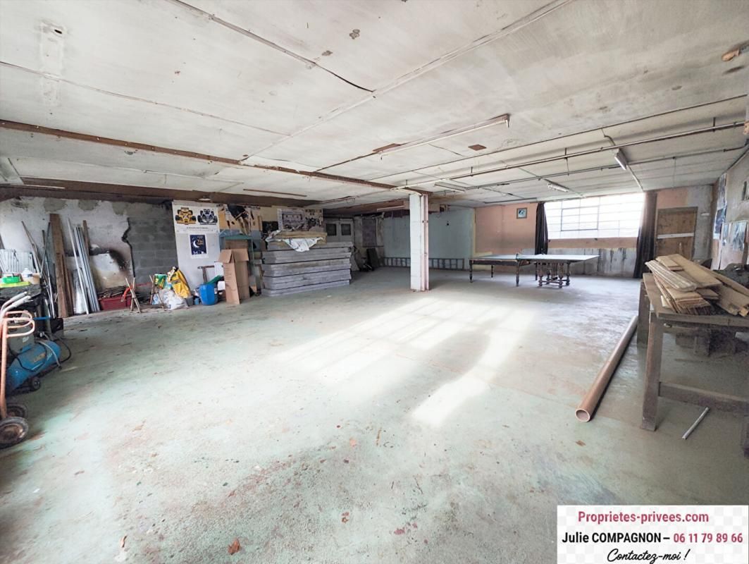 VARADES Terrain avec grand atelier 400 m² bureau, garage et grenier 4