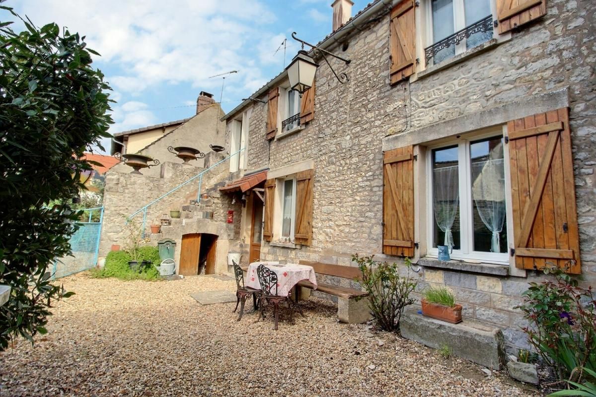 Coup de coeur, Maison avec grange et grenier aménageable avec jardin clos