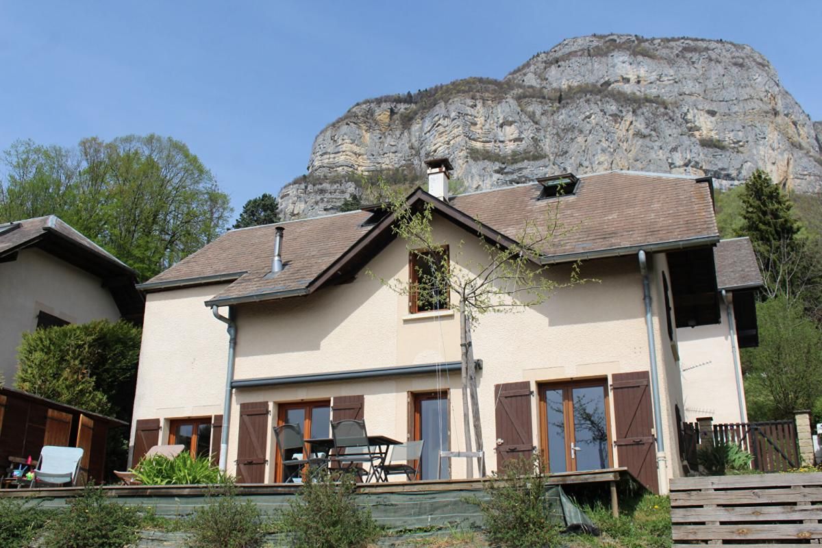 SAINT-JEAN-D'ARVEY Maison Saint-Jean-d'Arvey 5 pièces 102 m2 2