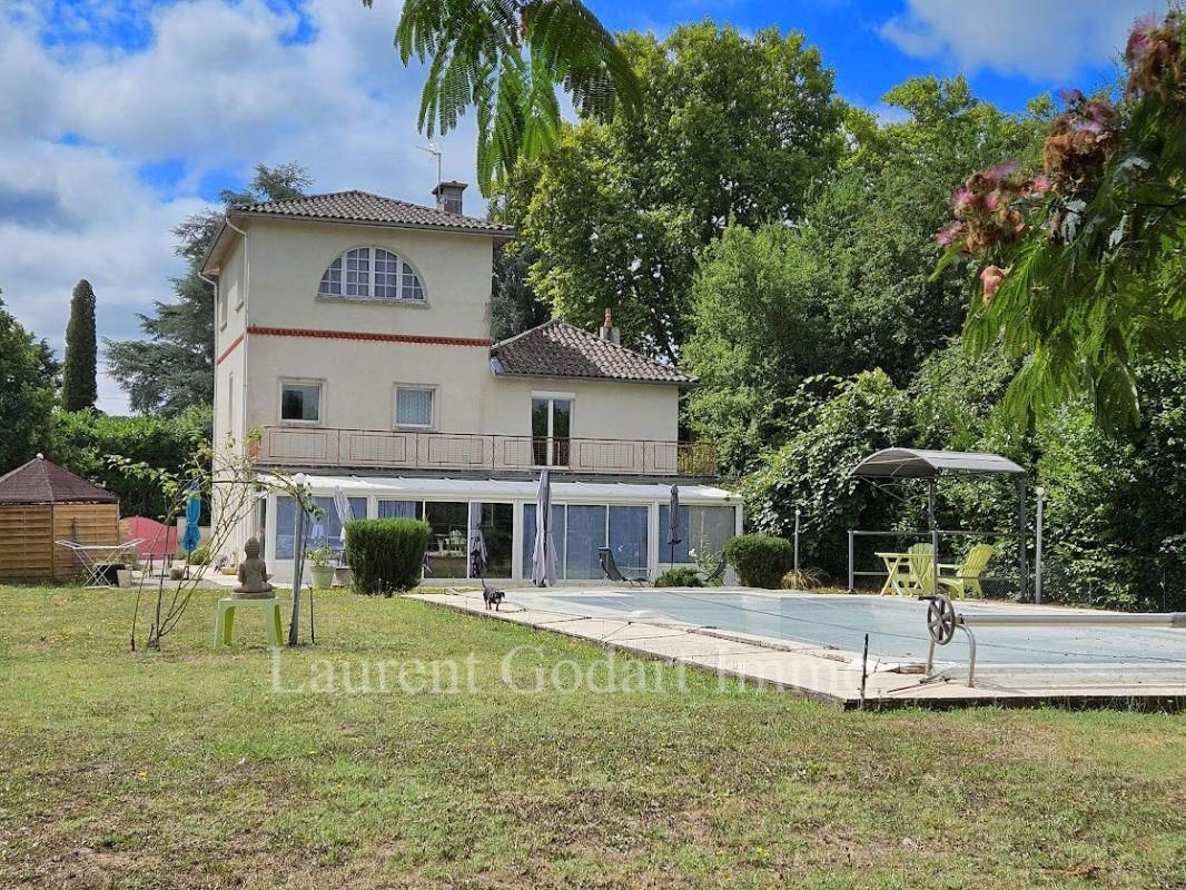 VILLENEUVE-SUR-LOT Maison de 350m² avec piscine sur terrain clos de 3500m² 3