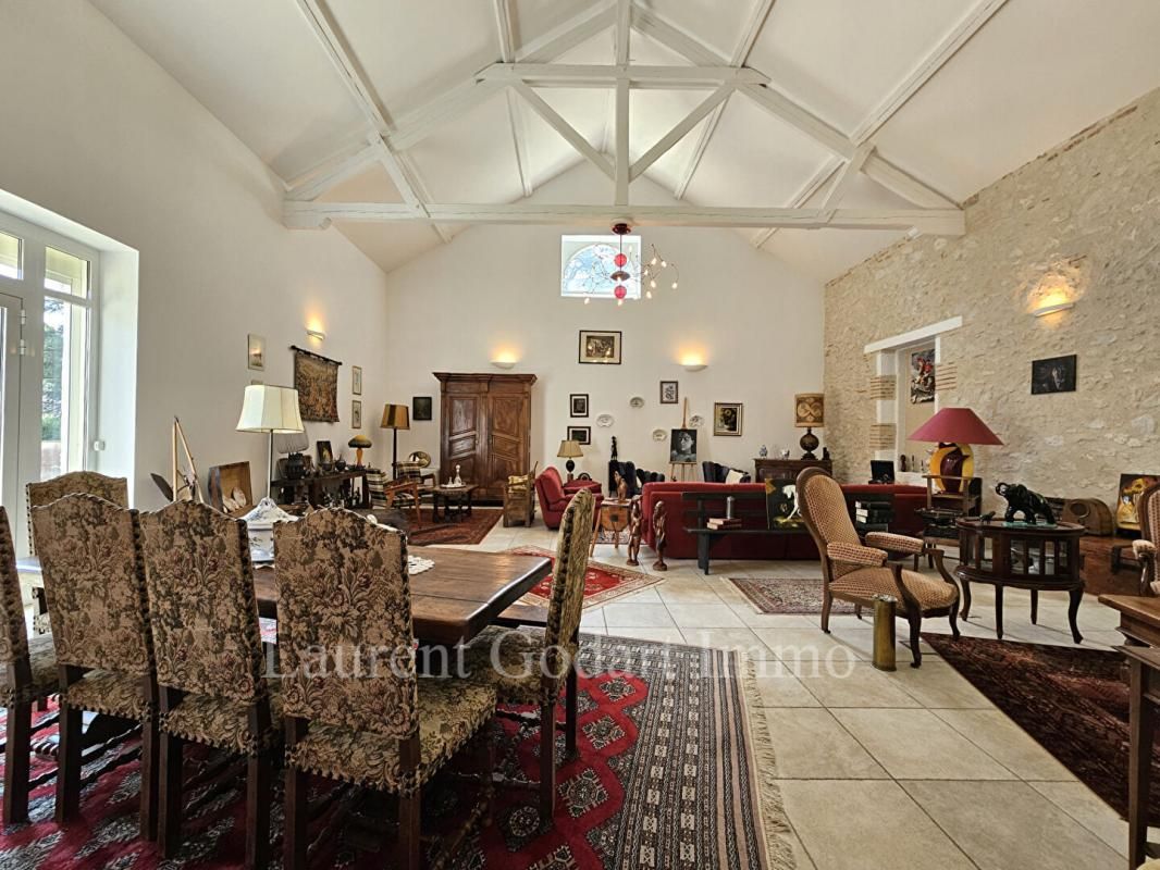 VILLENEUVE-SUR-LOT Maison de 350m² avec piscine sur terrain clos de 3500m² 4