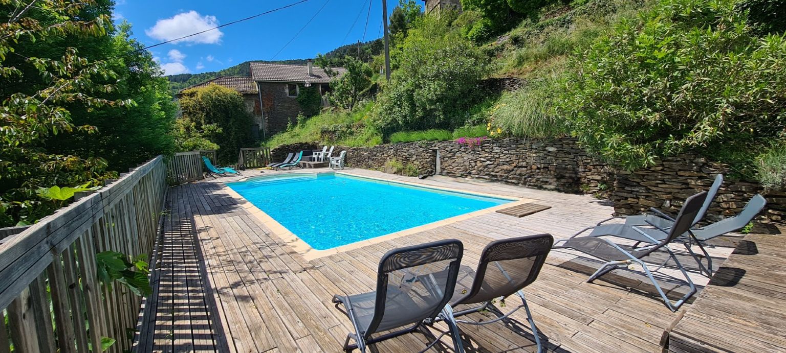 Maison Saint Andre Lachamp 16 pièce(s) 300 m2