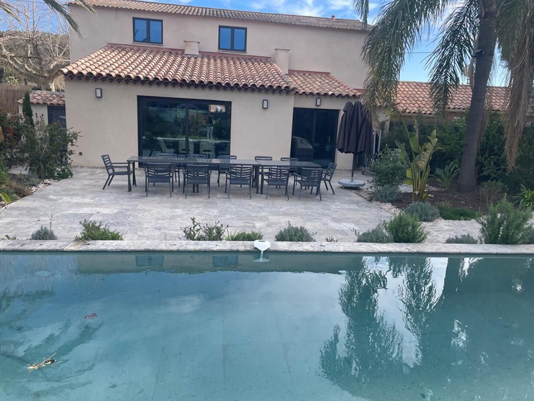 SANARY-SUR-MER Maison Sanary Sur Mer 7 pièce(s) 165 m2 A 1KLM DE LA MER 1