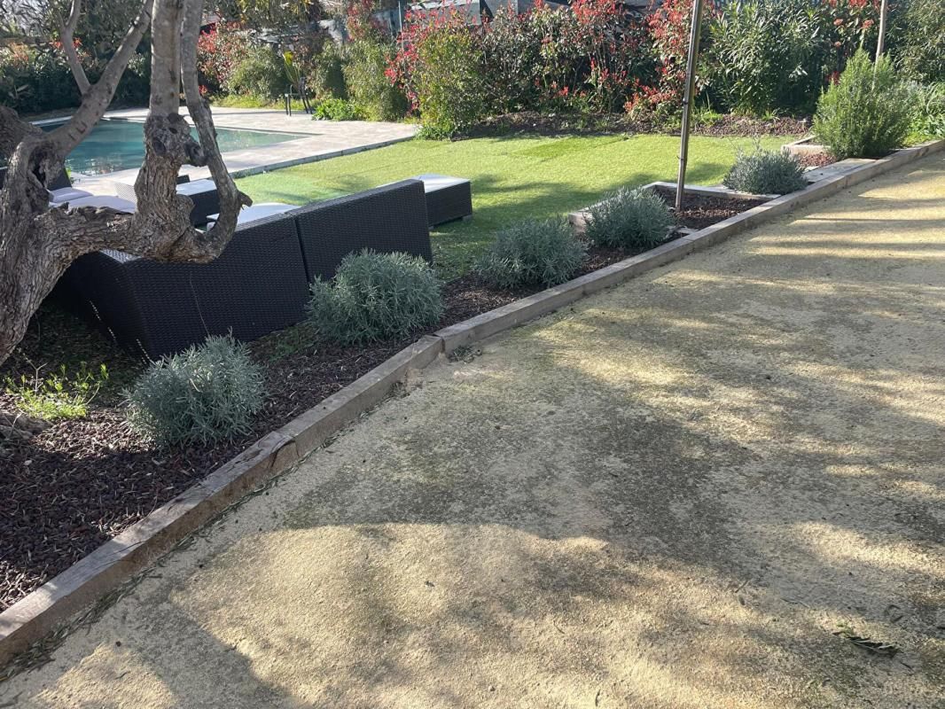 SANARY-SUR-MER Maison Sanary Sur Mer 7 pièce(s) 165 m2 A 1KLM DE LA MER 4