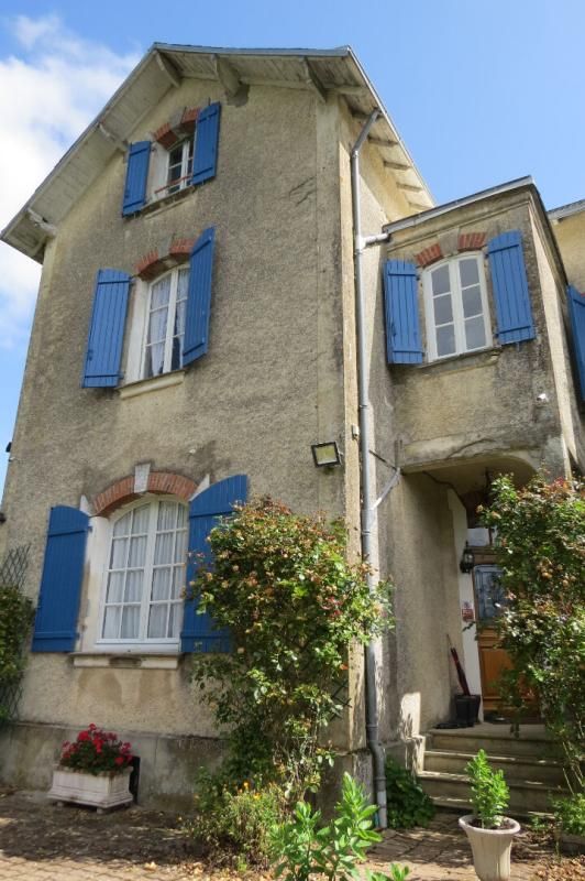 FONTENAY-LE-COMTE Maison de famille de caractère, jardin et piscine 2