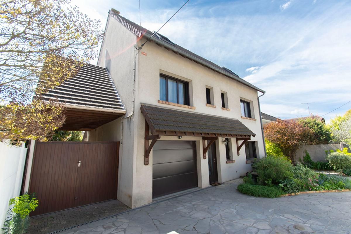 SAINTE-GENEVIEVE-DES-BOIS Maison Sainte Genevieve Des Bois 7 pièce(s) 138 m2 hab - 152 m² au sol 1