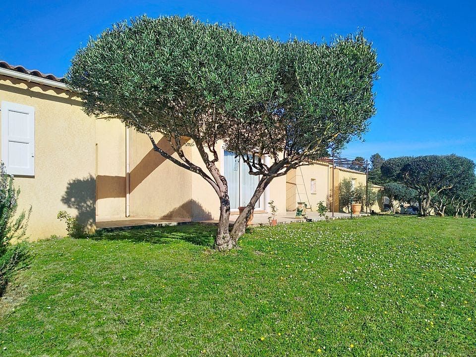 MONTMEYAN Maison Montmeyan 5 pièce(s) 113 m2 avec garage 2