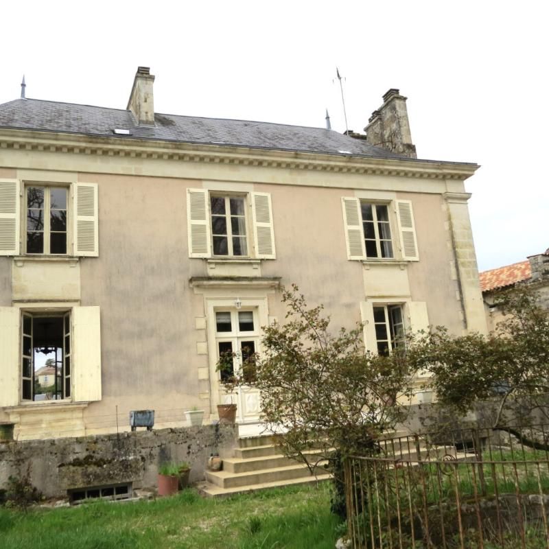 FONTENAY-LE-COMTE MAISON de Maîtres,  Charme et authenticité 2