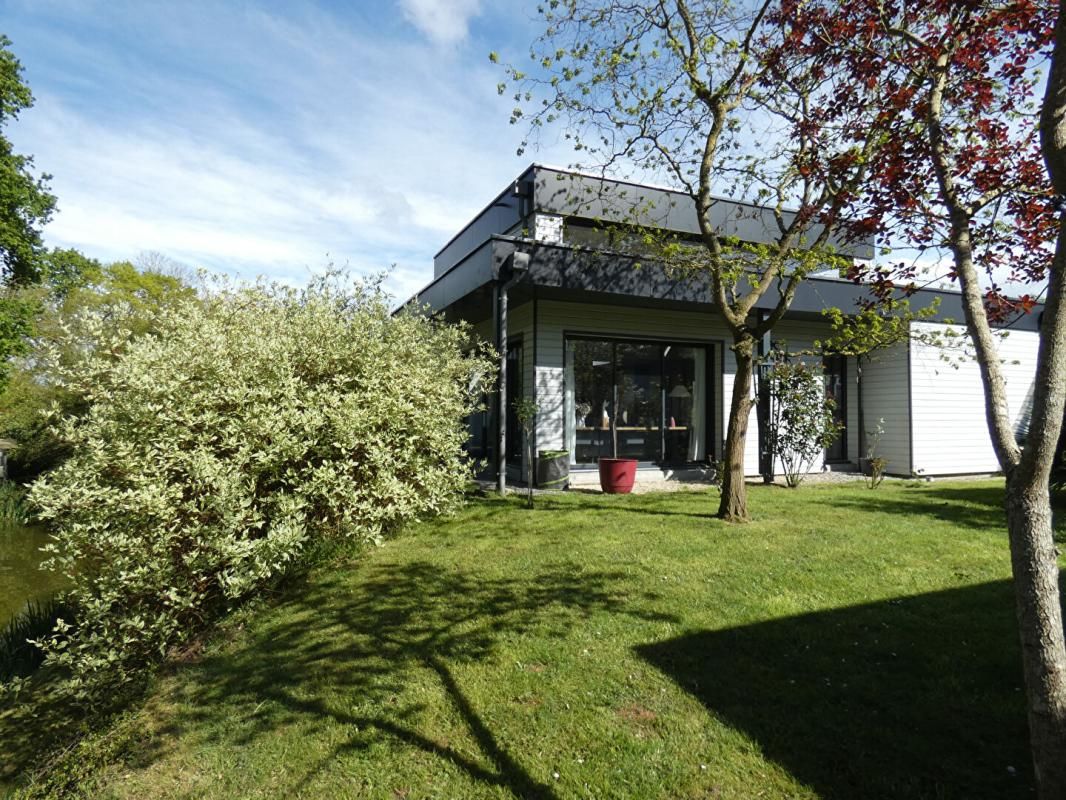 Magnifique maison d'architecte de 150m2 avec son gîte de 53m2, sur un terrain de 2 369m2