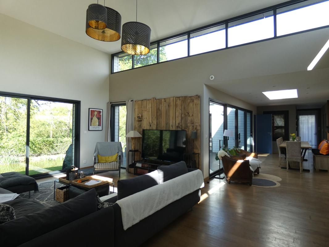 SAINT-PIERRE-DE-PLESGUEN Magnifique maison d'architecte de 150m2 avec son gîte de 53m2, sur un terrain de 2 369m2 4