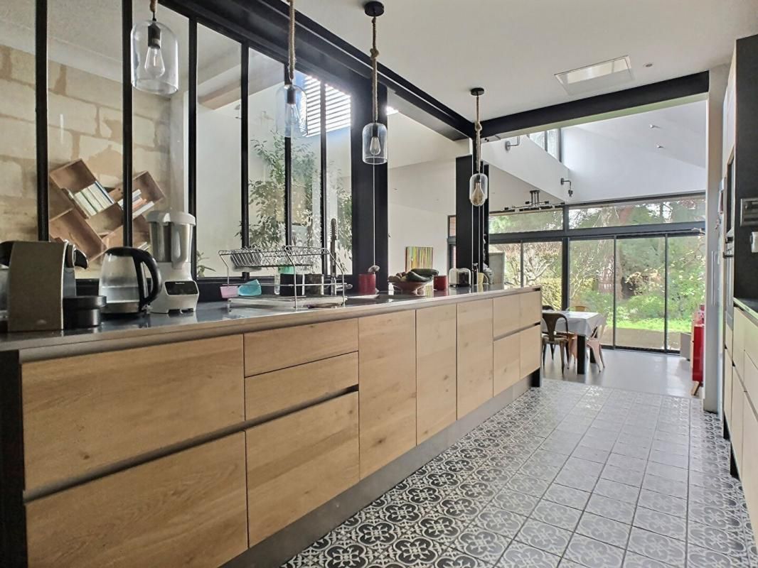 BORDEAUX Vente Maison 208m2 BORDEAUX (33800) 1