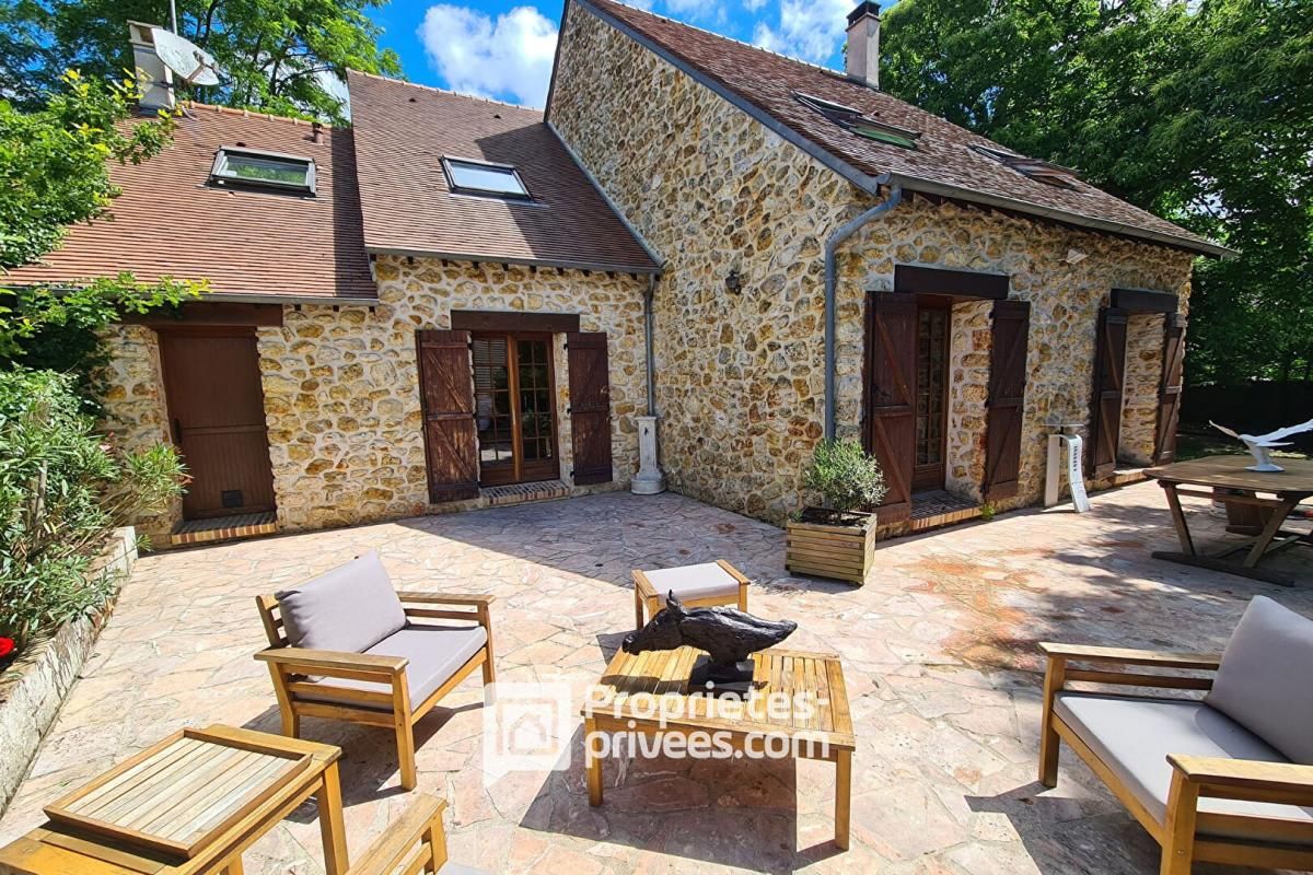 BRIIS-SOUS-FORGES Propriété de caractère et sa piscine sans vis-à-vis 3