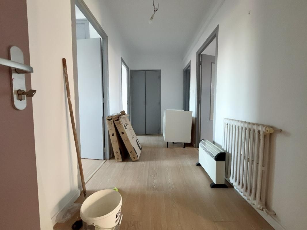 PERPIGNAN Charmant appartement T3 entièrement rénové de 64 m² au 2 eme étage sans ascenseur d'une petite copropriété 2