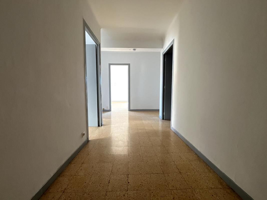 PERPIGNAN Charmant appartement de type T3/T4 de 106 m² très spacieux avec balcon au 2 ème étage sans ascenseur 3