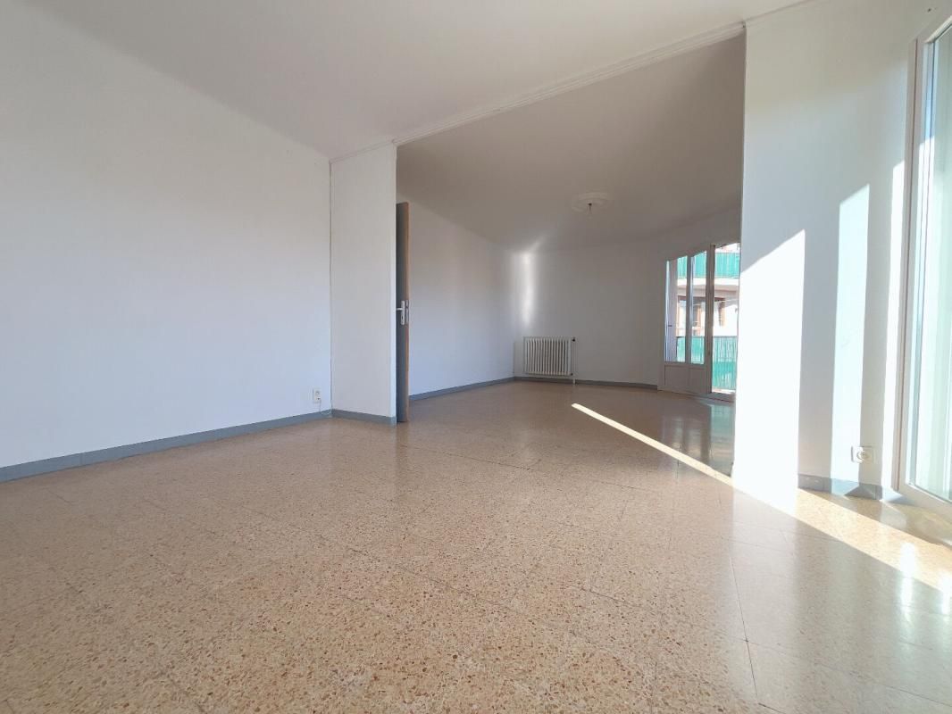PERPIGNAN Charmant appartement de type T3/T4 de 106 m² très spacieux avec balcon au 2 ème étage sans ascenseur 4