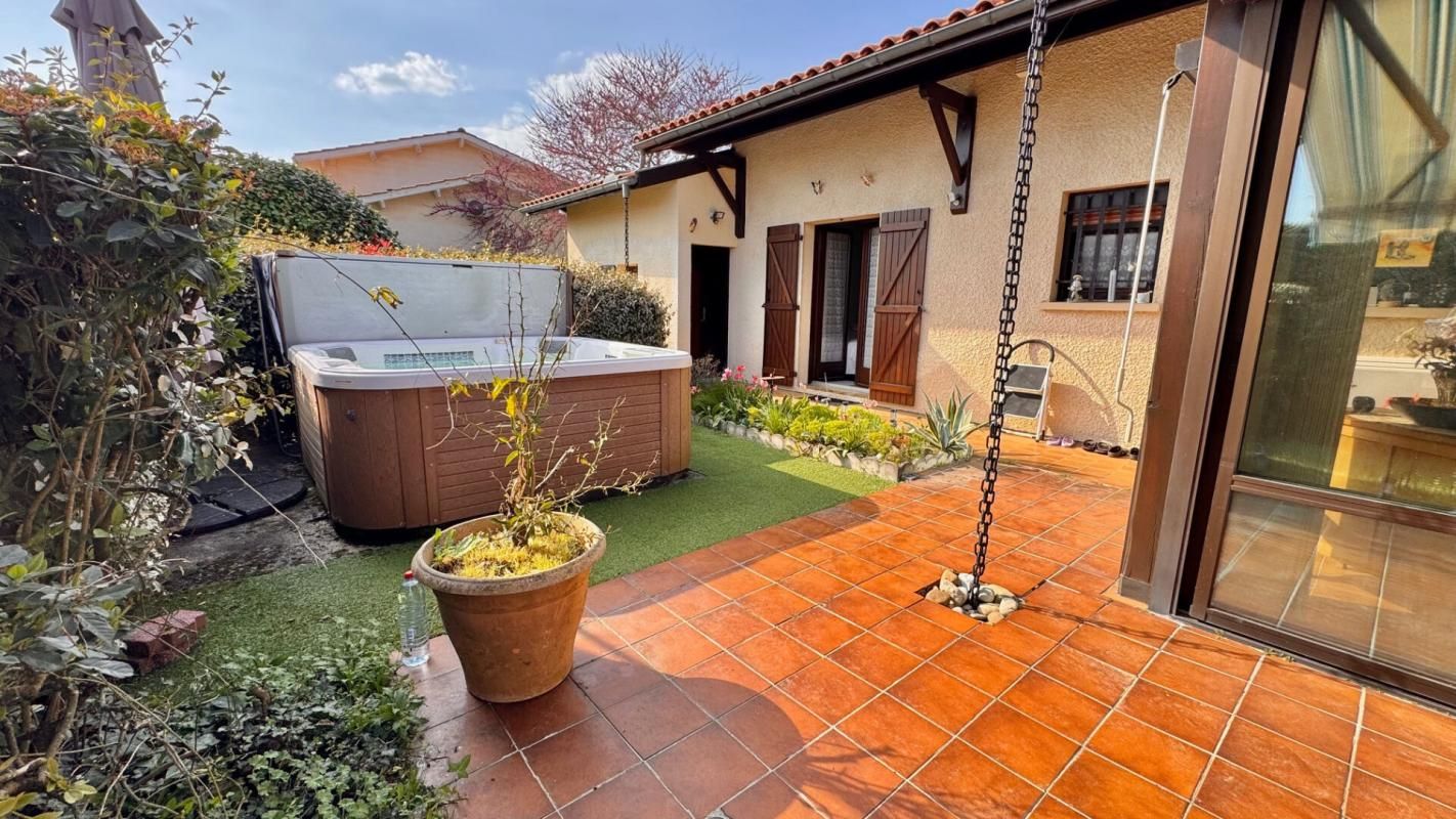 ARES Agréable maison de plain-pied avec studio et garage de 30 m² 3