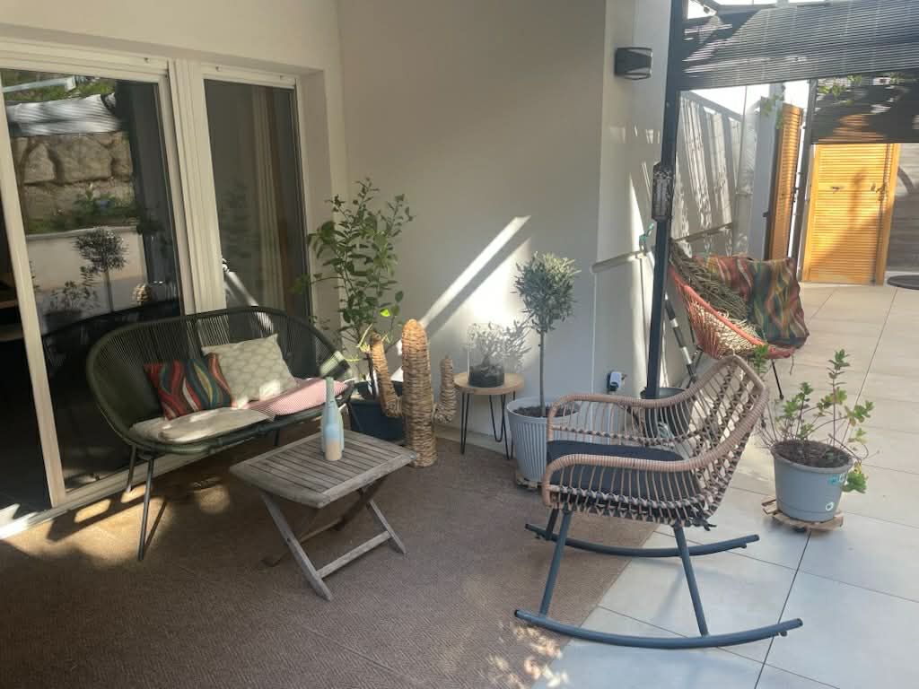 MARSEILLE-12E-ARRONDISSEMENT COUP DE COEUR- 3 pièces en rez-de-jardin avec 104m² d'extérieur, box double et résidence récente 2