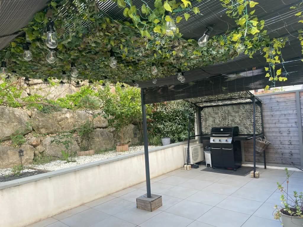 MARSEILLE-12E-ARRONDISSEMENT COUP DE COEUR- 3 pièces en rez-de-jardin avec 104m² d'extérieur, box double et résidence récente 4