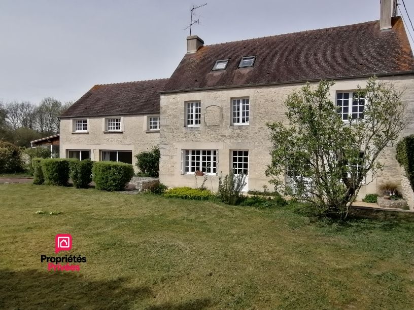 ARGENTAN ARGENTAN (61200) charmante maison en pierres, 220 m2 environ, 3 chambres, Prix 279 760 honoraires 4 % inclus à la charge de l'acquéreur, soit 269 000 hors honoraires 2