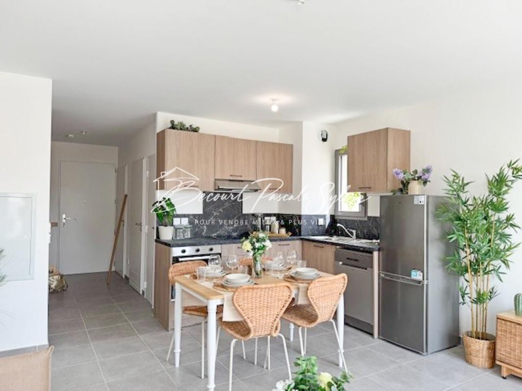 SARRIANS FRAIS DE NOTAIRES OFFERT: Appartement en duplex Sarrians 3 pièce(s) 66.80 m2 terrasse 7,1 m2, 2 parkings 3