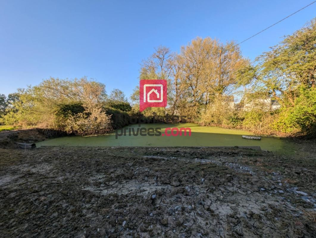 CHANGE Maison en pierre avec marre à rénover 3