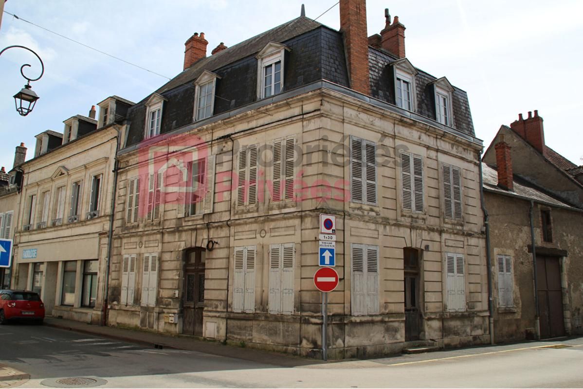 COSNE-COURS-SUR-LOIRE Immeuble plein centre Cosne Cours Sur Loire 550 m2 1