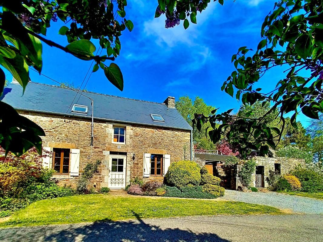 SAINT-VINCENT-SUR-OUST Maison T3-4 en pierres & jardinet & cour. Une résidence de charme en campagne 1