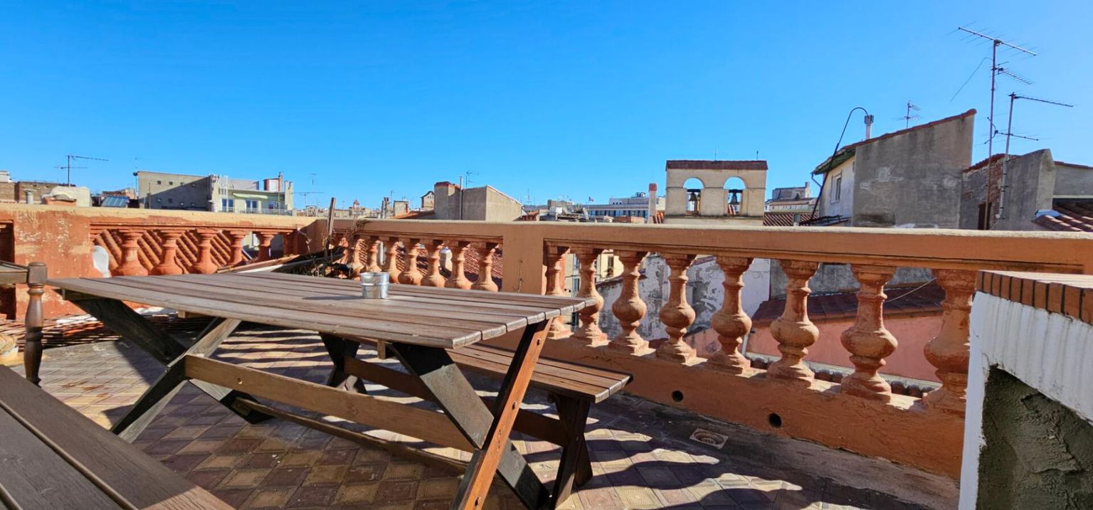 IMMEUBLE DE RAPPORT 4 LOTS ? 240 000 -RENTABILITÉ BRUTE : ENVIRON 9 % Perpignan centre historique -8 rue Grande la Monnaie