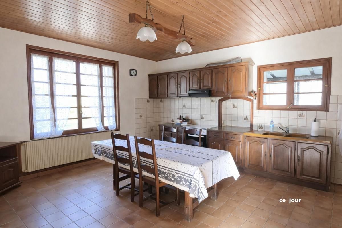 MORTAGNE-SUR-GIRONDE Maison Mortagne Sur Gironde 4 pièce(s) 136 m2 et dépendances  148000  FAI 3