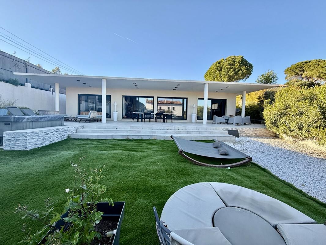 MARTIGUES Villa  "MEUBLÉ" de standing  à proximité de la mer 1