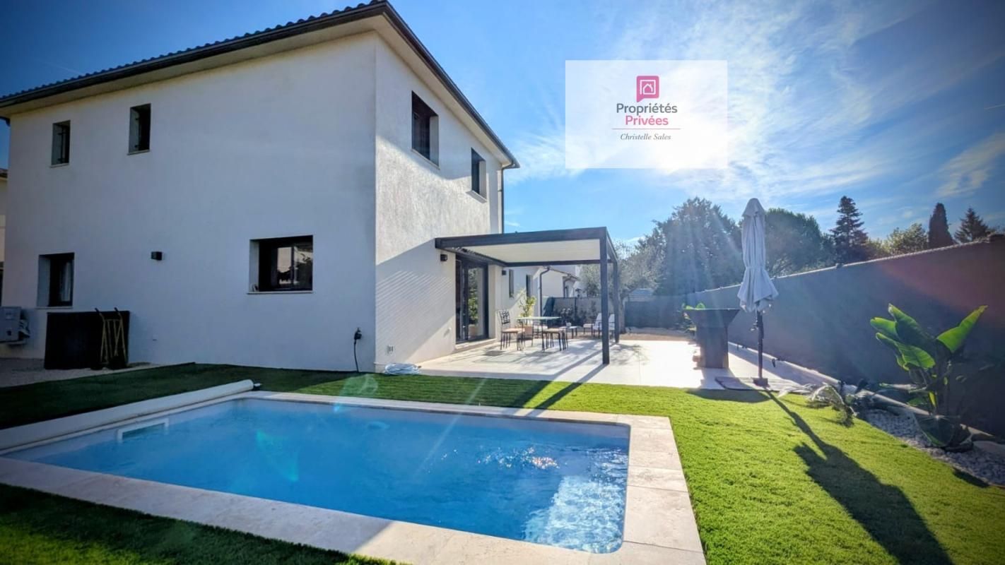 Villa 4 /5 pièces 114 m² 3 chambres piscine  jardin sud  garage proche écoles et commerces