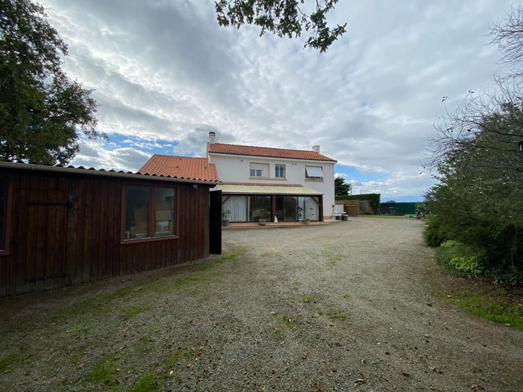 SAINT-HILAIRE-DE-CHALEONS MAISON SAINT HILAIRE DE CHALÉONS 44680 - 5 CHAMBRES - BUDGET 335 000 HAI 4