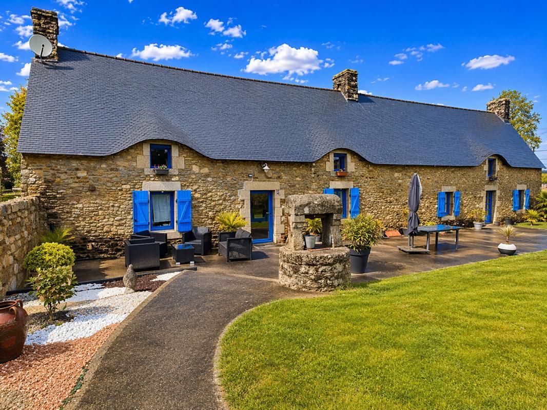 CLEGUER Longère de charme rénovée - 210 m² habitables + dépendances - Terrain 1 488 m²  -  15 min de Lorient et 20 min des plages - Morbihan - Environnement calme - Exposition plein sud 1