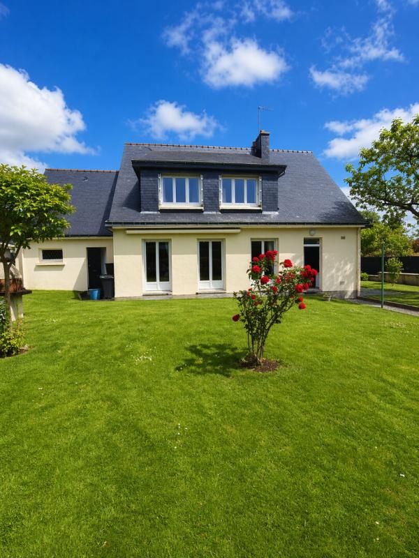 Maison de 104 m² - 5 pièces - terrain 495 m² -  au calme en impasse - 2 garages - proximité du centre-ville (350 m)