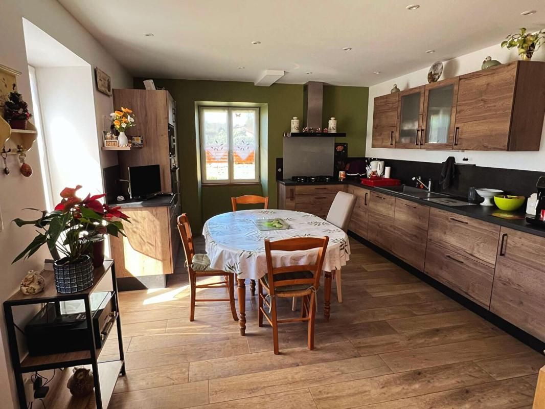 NANTHEUIL Maison en Pierre à Nantheuil 7 pièce(s) 170 m2 2