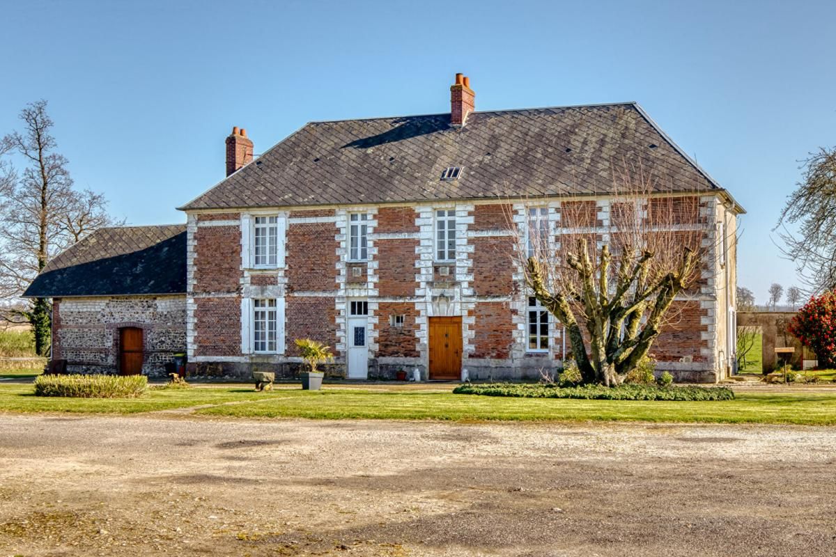 GODERVILLE Manoir  du XVI ème , 218 m2 + grenier + cellier/  1480 m2 de dépendances sur 1,6ha 1