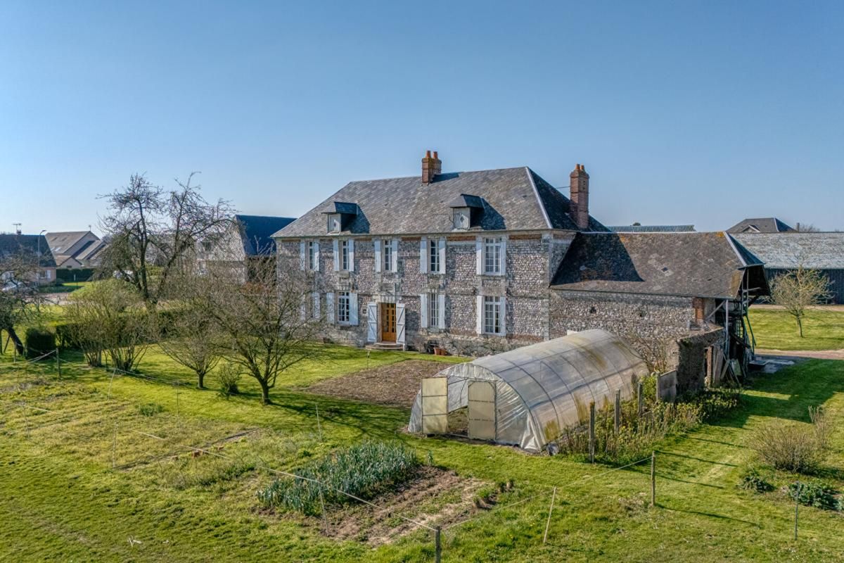 GODERVILLE Manoir  du XVI ème , 218 m2 + grenier + cellier/  1480 m2 de dépendances sur 1,6ha 2