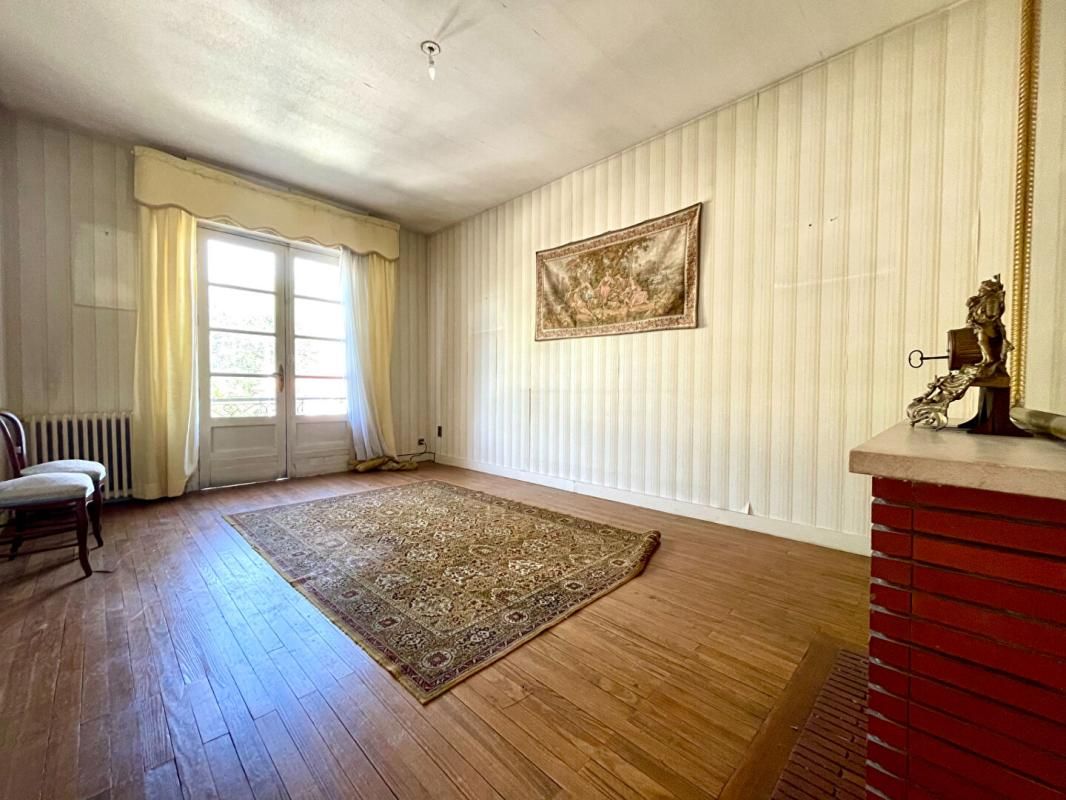 PESSAC Maison Pessac 6 pièce(s) 175 m2 + Dépendance 80 m2 3