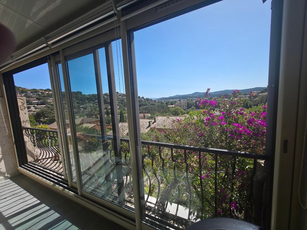 BORMES-LES-MIMOSAS Maison Bormes Les Mimosas 5 pièce(s) 83 m2 parking jardin terrasse 1