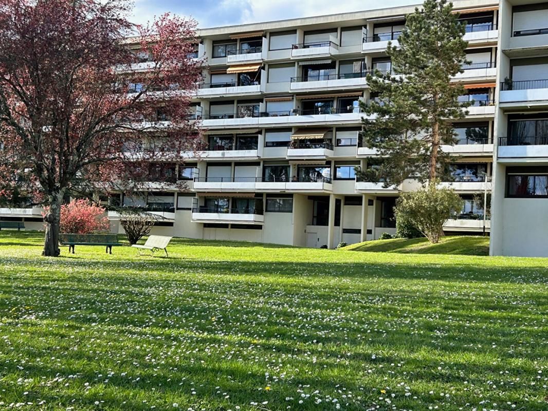 BLANQUEFORT Appartement Blanquefort 6 pièce(s) 110 m2 1