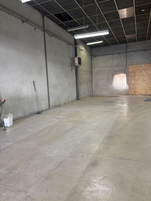 TOULOUSE 31200 TOULOUSE - Local commercial de 675 m², Gramont / Bel espace, Vitrine & Accès facile 2