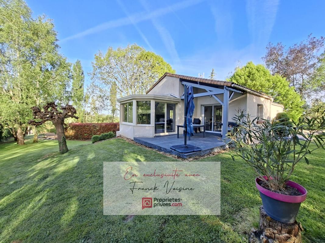 SAINT-MICHEL-MONT-MERCURE A VENDRE en Exclusivité à Saint Michel Mont Mercure, maison de 124 m2 avec 4 chambres et 1 bureau sur un parc arboré de 3812 m2 1