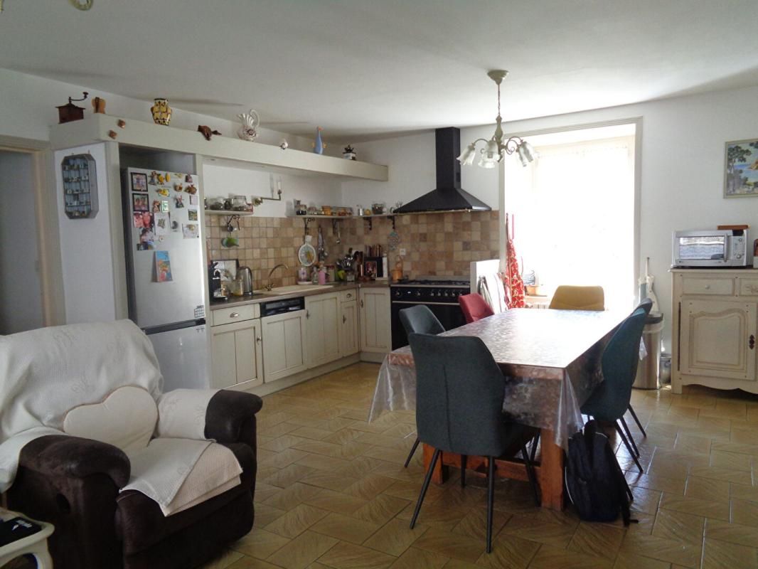 SAINT-BONNET-DE-MONTAUROUX Saint Bonnet Laval(48), maison de 200 m2, 6 chambres avec 1866 m2 de terrain 2