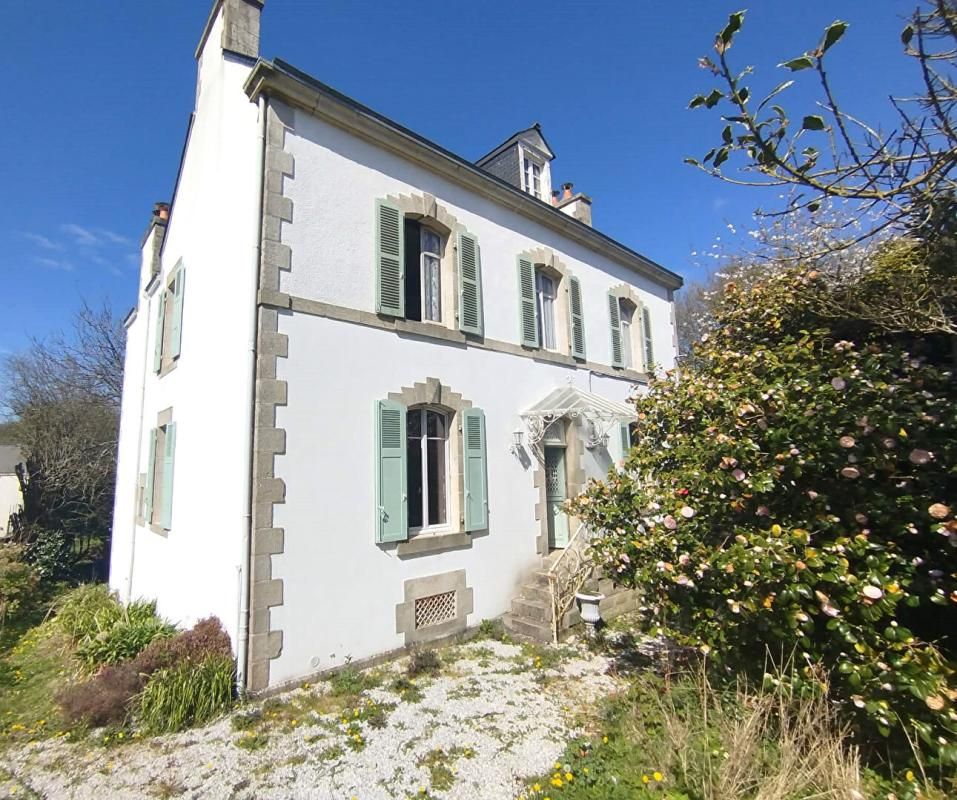 GUEMENE-SUR-SCORFF Maison de maître centre bourg avec terrains constructibles 2